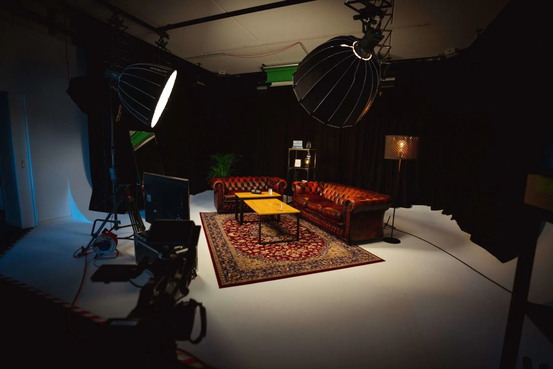 The 180° infinity cove lit with a tungsten set